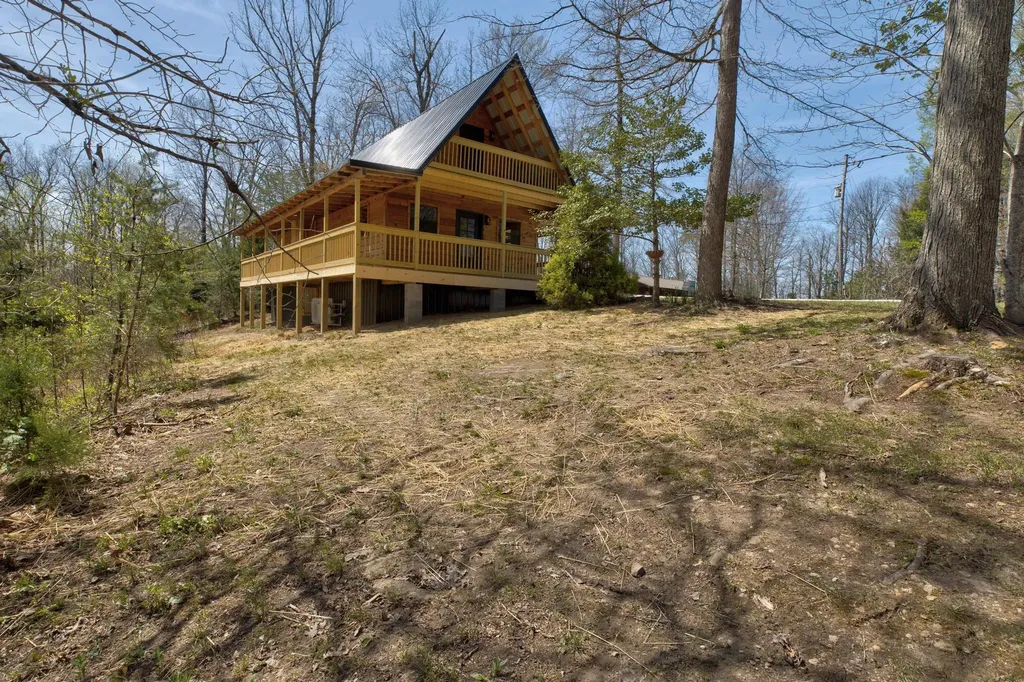 663 Twin Oaks Road Wellington KY 40387