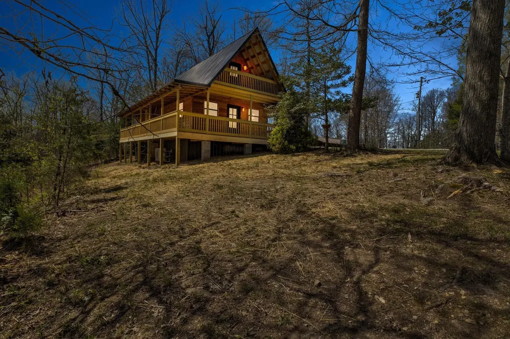 663 Twin Oaks Road Wellington KY 40387