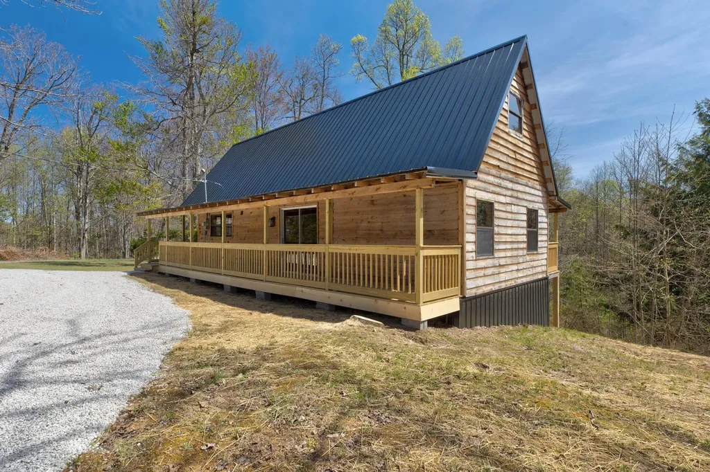 663 Twin Oaks Road Wellington KY 40387