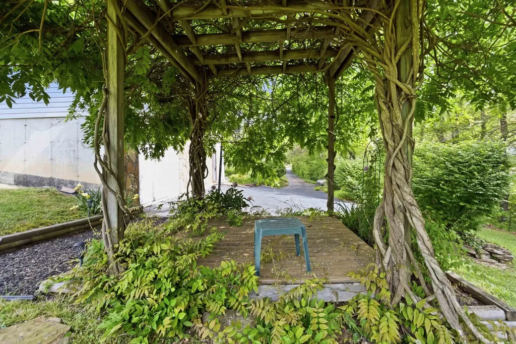 35 Vanzant Road Lily KY 40740