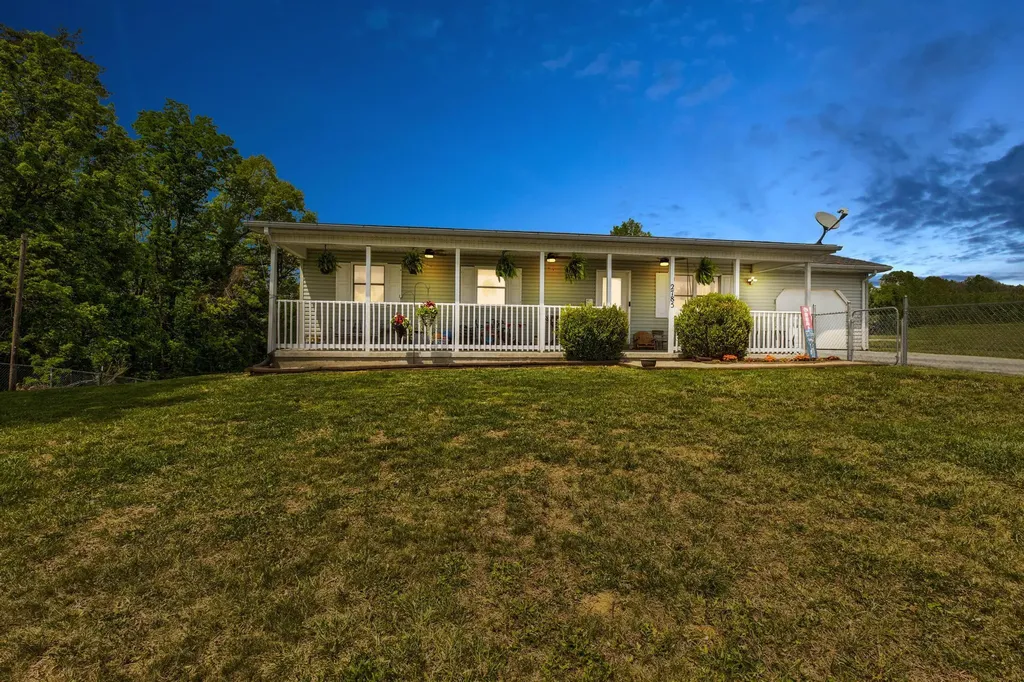 2785 Betty Gap Ridge Road Denniston KY 40316