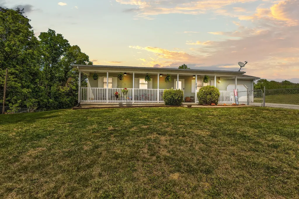 2785 Betty Gap Ridge Road Denniston KY 40316