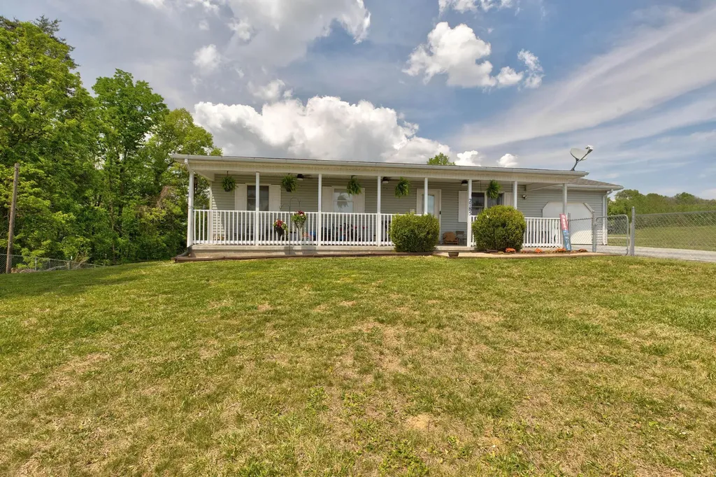 2785 Betty Gap Ridge Road Denniston KY 40316