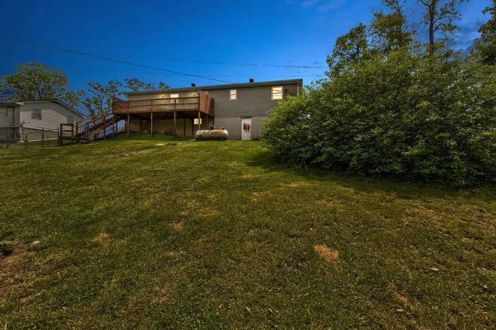 2785 Betty Gap Ridge Road Denniston KY 40316