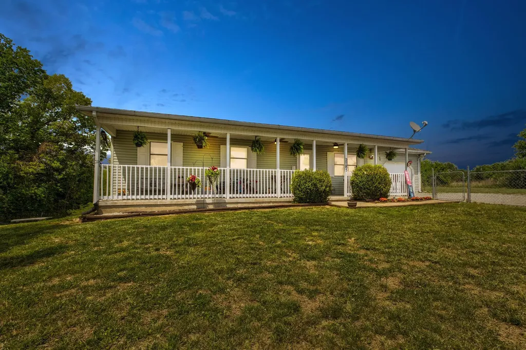 2785 Betty Gap Ridge Road Denniston KY 40316