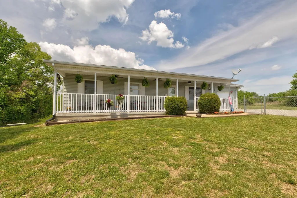2785 Betty Gap Ridge Road Denniston KY 40316
