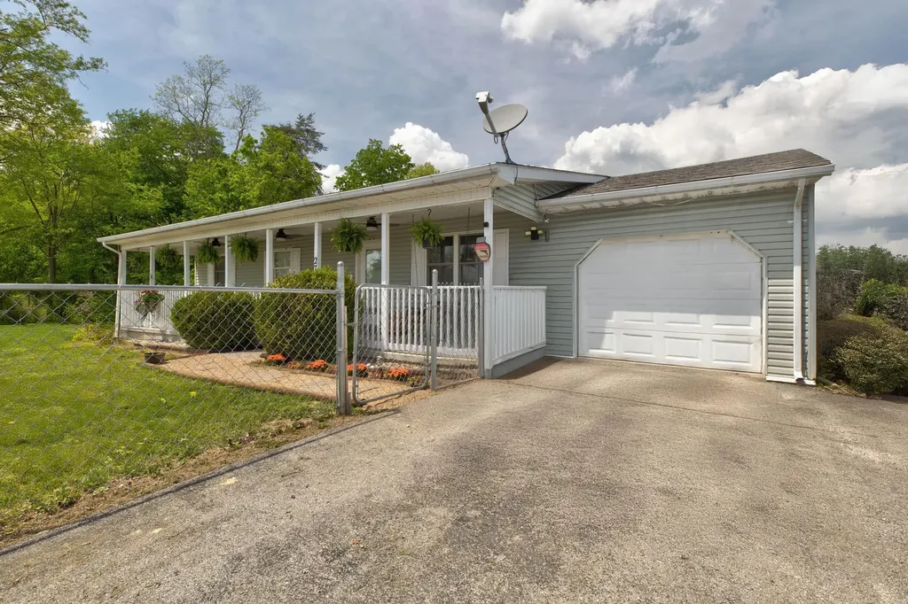2785 Betty Gap Ridge Road Denniston KY 40316