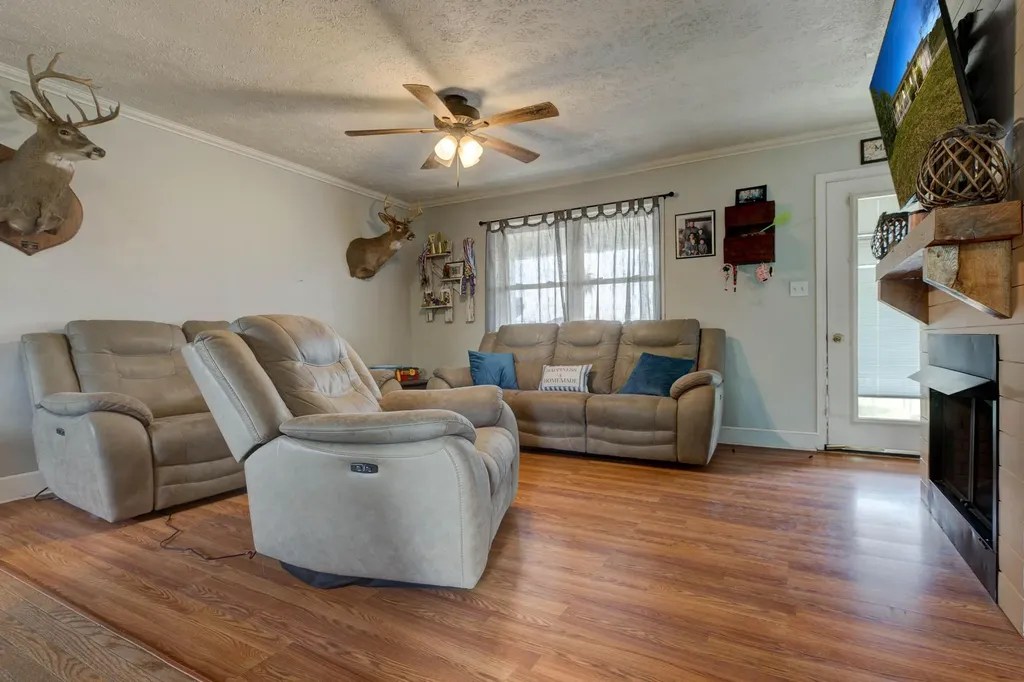 2785 Betty Gap Ridge Road Denniston KY 40316