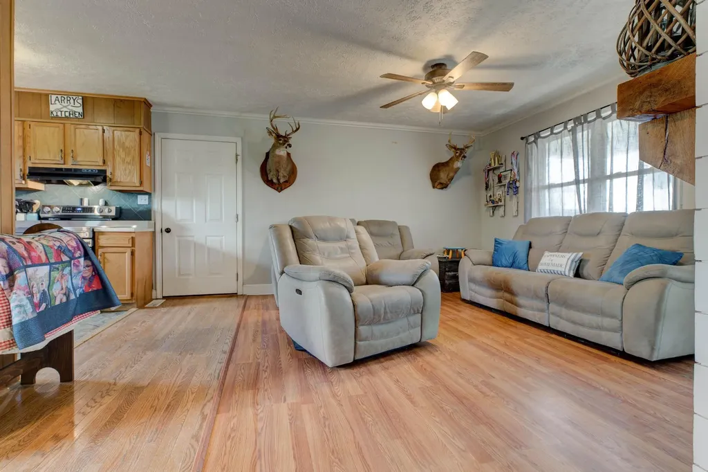 2785 Betty Gap Ridge Road Denniston KY 40316