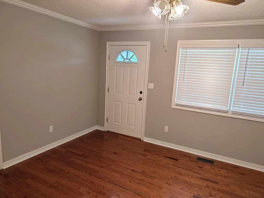 4063 Old Salem Road London KY 40741