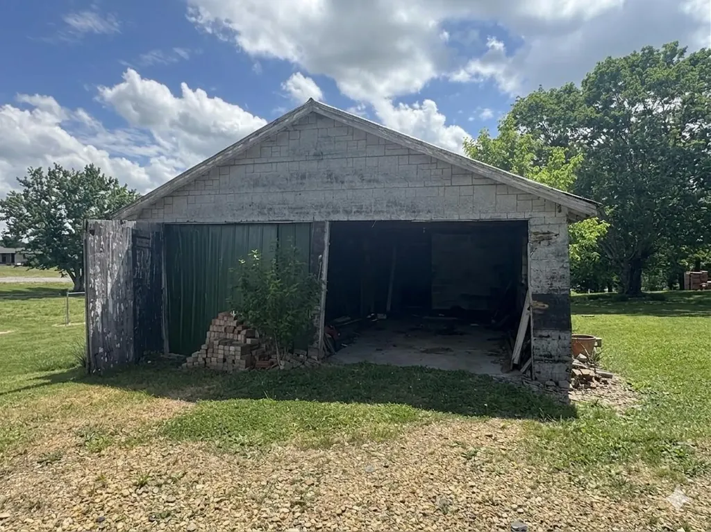 441 Old Hoppertown Road Russell Springs KY 42642