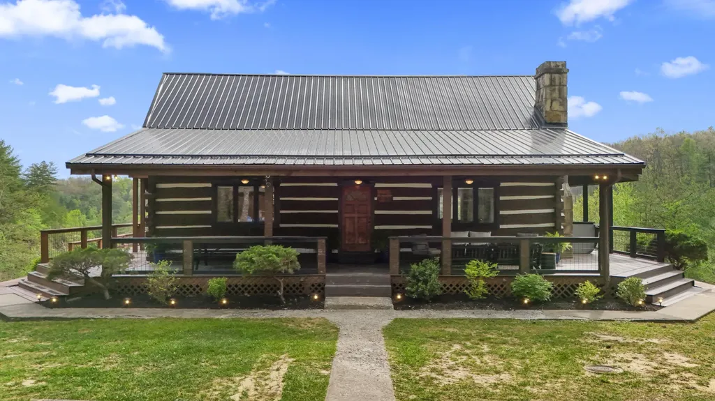 296 Manor House Road Campton KY 41301