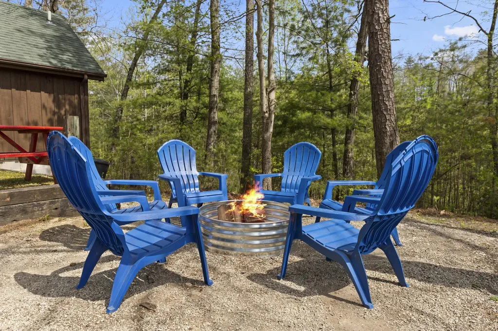296 Manor House Road Campton KY 41301