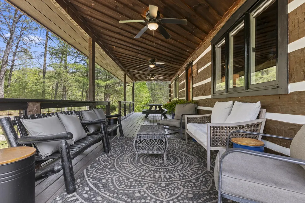 296 Manor House Road Campton KY 41301