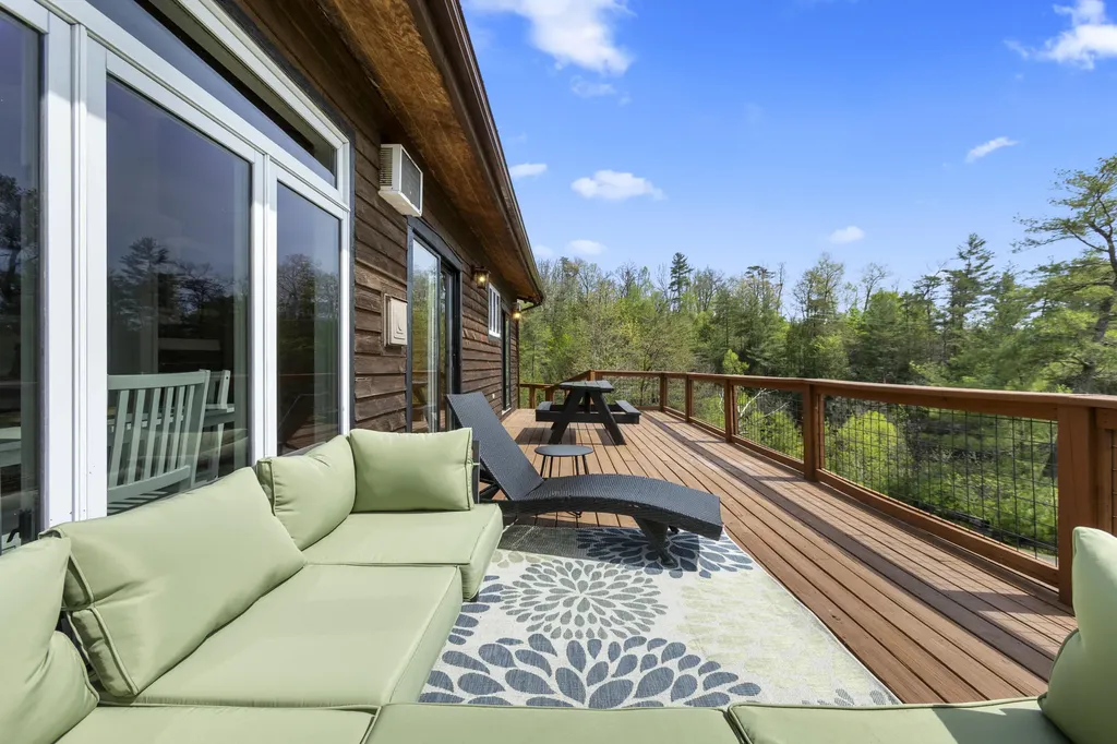 296 Manor House Road Campton KY 41301