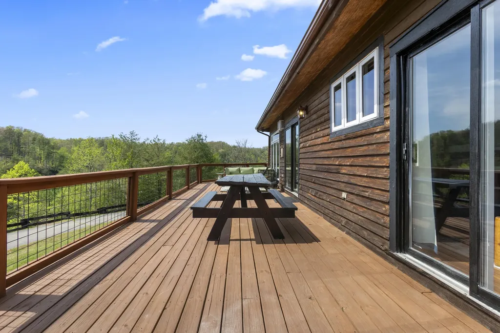 296 Manor House Road Campton KY 41301