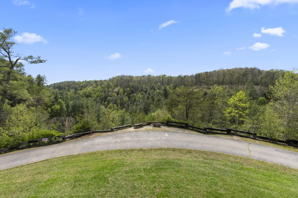 296 Manor House Road Campton KY 41301
