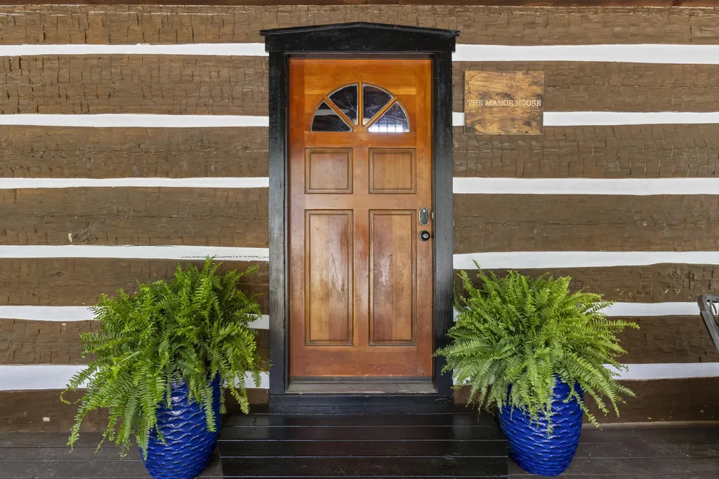 296 Manor House Road Campton KY 41301