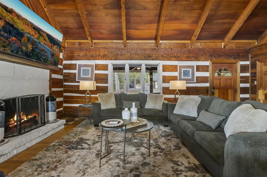 296 Manor House Road Campton KY 41301