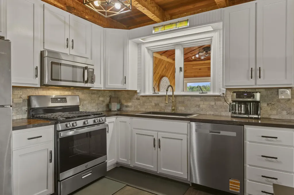 296 Manor House Road Campton KY 41301