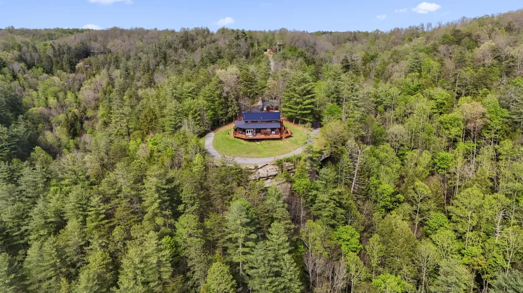 296 Manor House Road Campton KY 41301