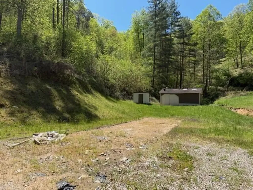 1310 Little Blacklog Road Inez KY 41224