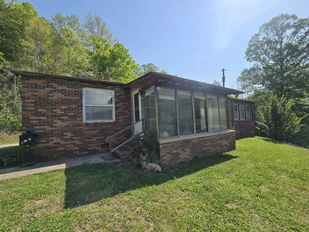 391 Rose Road Pineville KY 40977