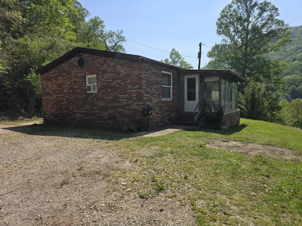 391 Rose Road Pineville KY 40977