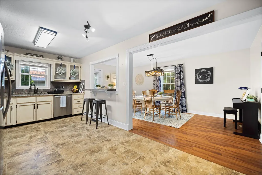 298 Forest Ridge Road Bronston KY 42518