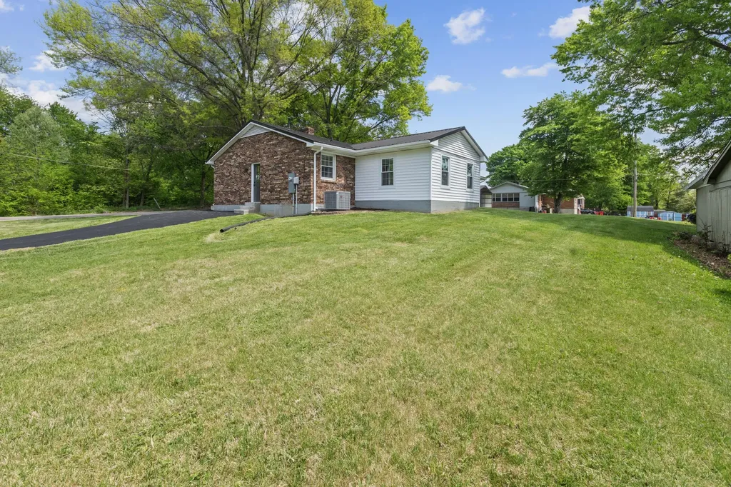 16 Meadowbrook Drive Frankfort KY 40601