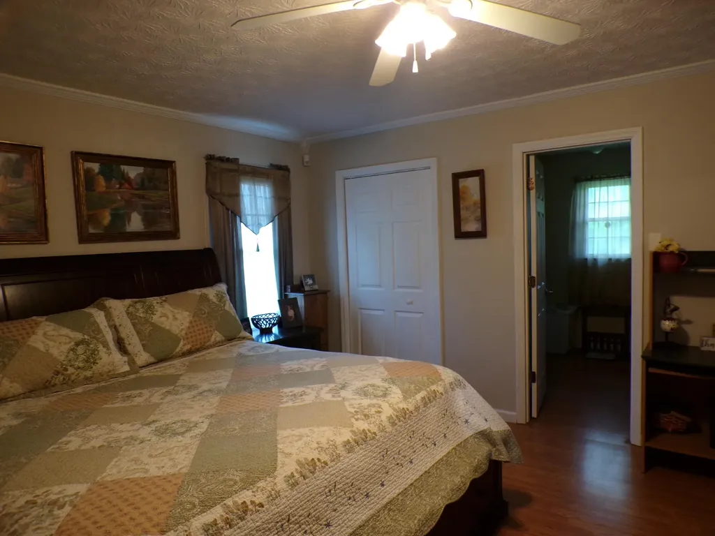 250 Holladay Lane Waco KY 40385