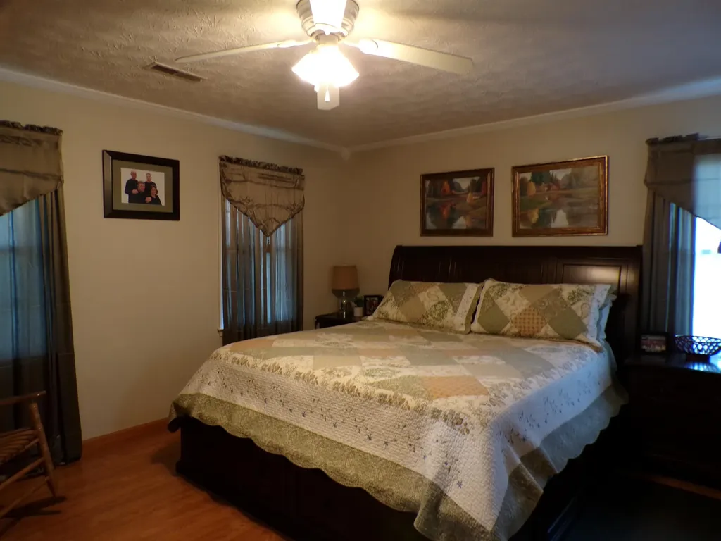 250 Holladay Lane Waco KY 40385