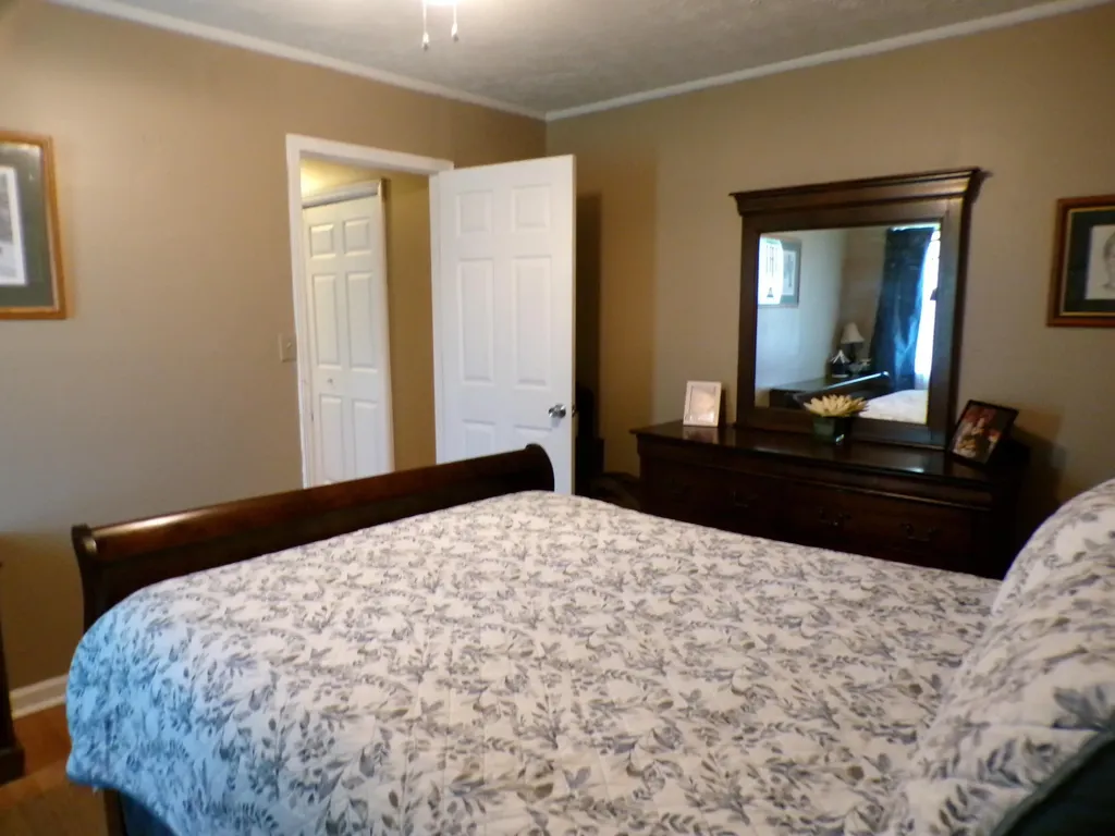 250 Holladay Lane Waco KY 40385