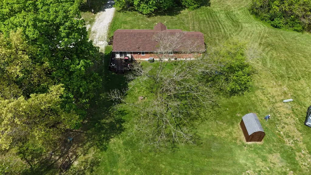 250 Holladay Lane Waco KY 40385