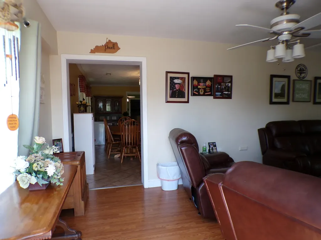 250 Holladay Lane Waco KY 40385