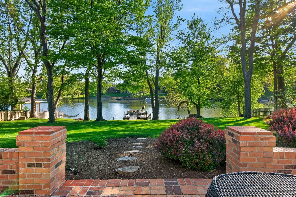 2044 Bridgeport Drive Lexington KY 40502
