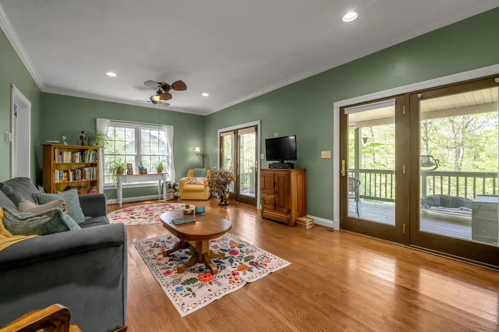 186 Hunter Drive Lancaster KY 40444