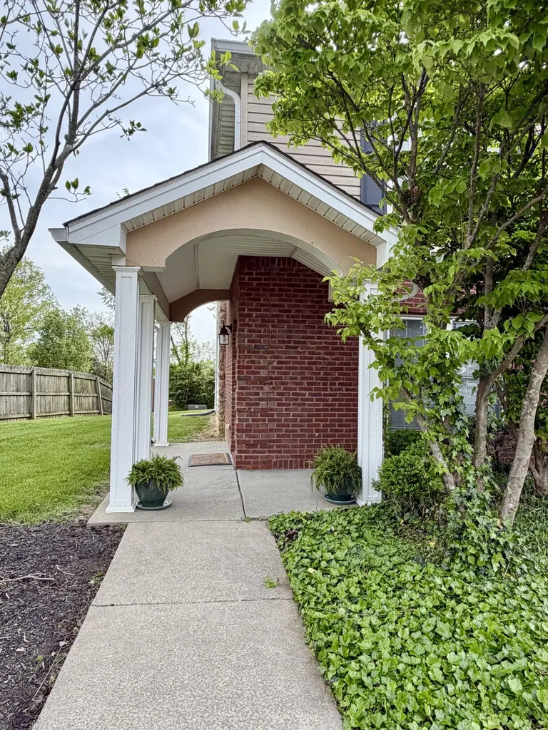 112 Leonardwood Drive Frankfort KY 40601