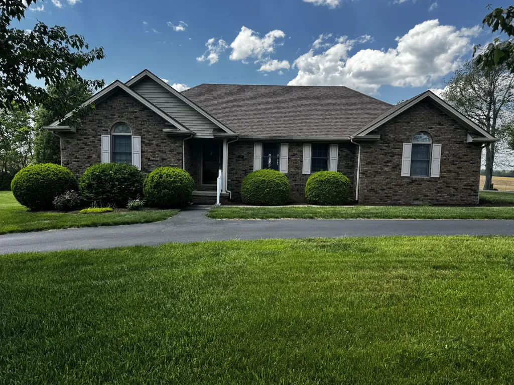 218 La Colline Harrodsburg KY 40330