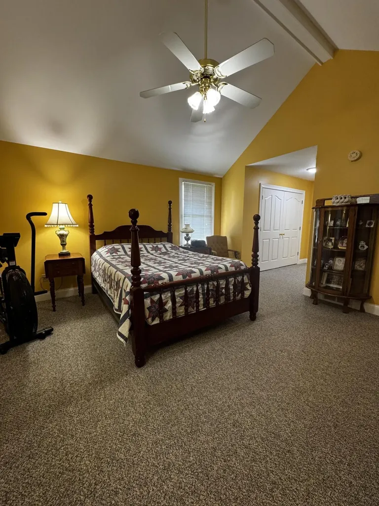 218 La Colline Harrodsburg KY 40330