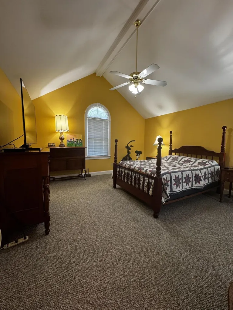 218 La Colline Harrodsburg KY 40330