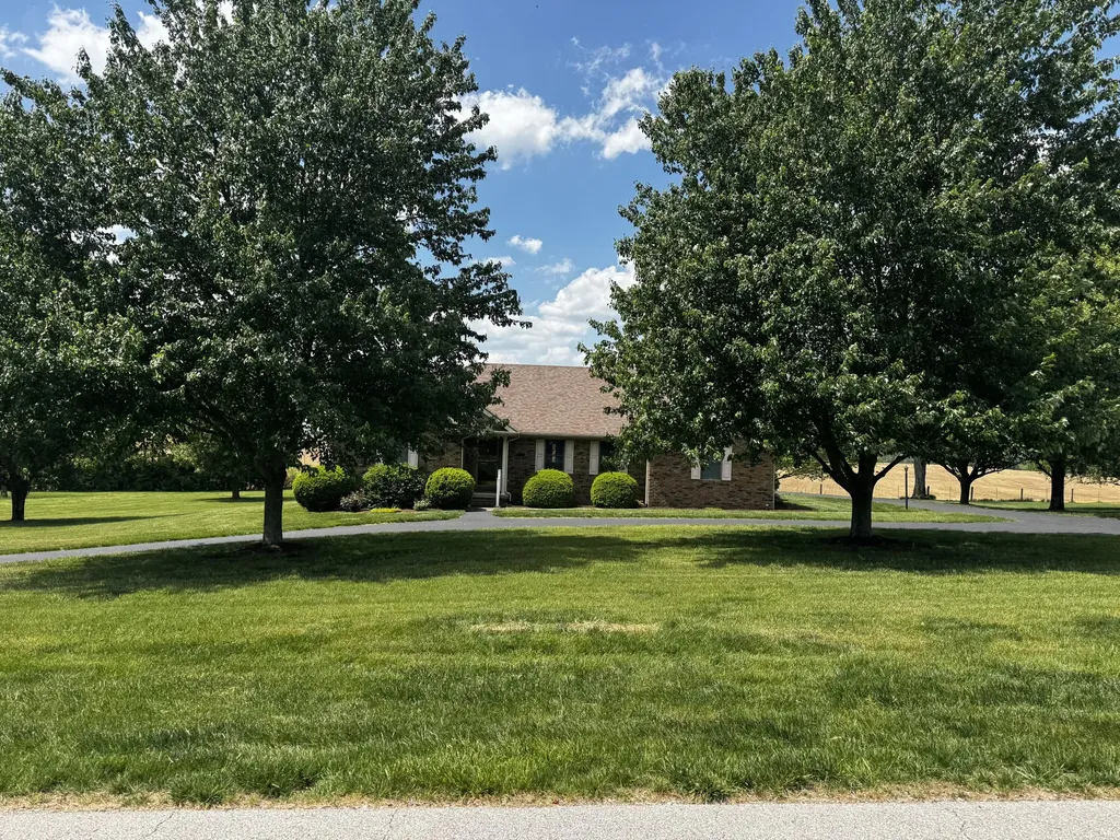 218 La Colline Harrodsburg KY 40330