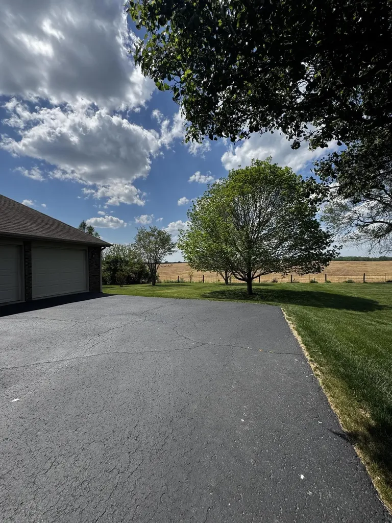 218 La Colline Harrodsburg KY 40330