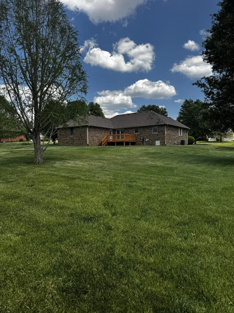 218 La Colline Harrodsburg KY 40330