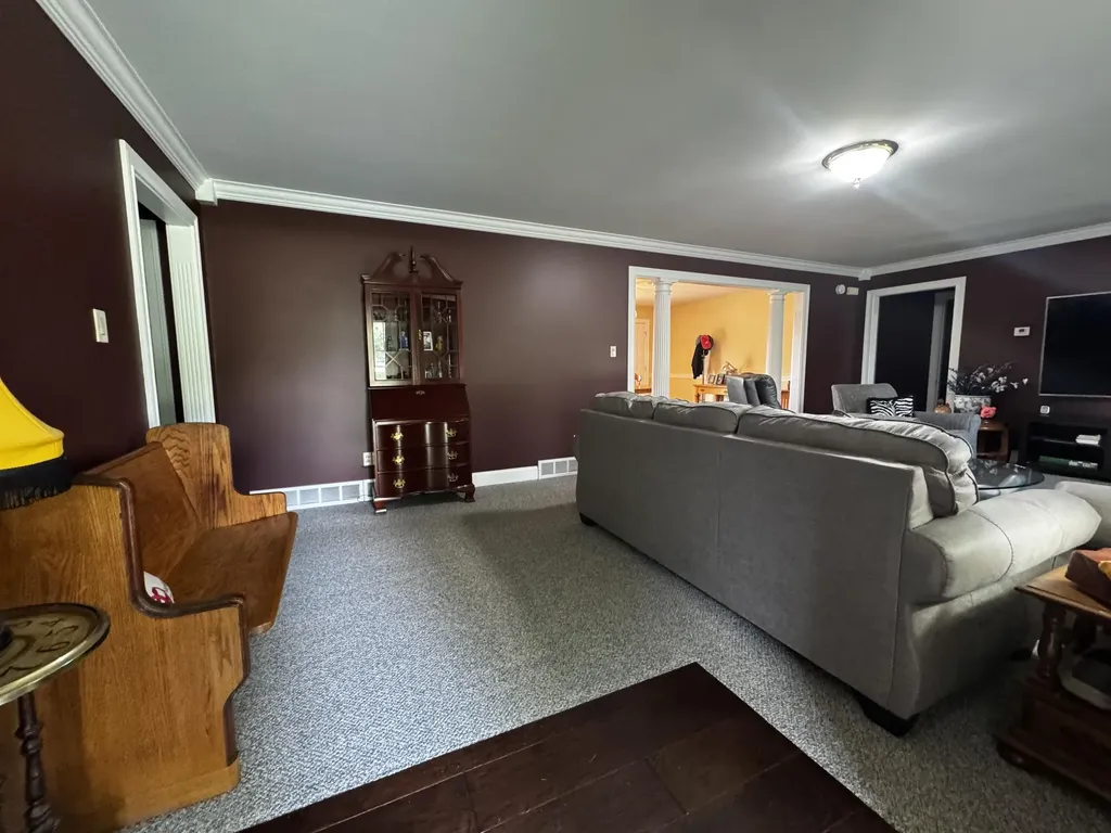 218 La Colline Harrodsburg KY 40330