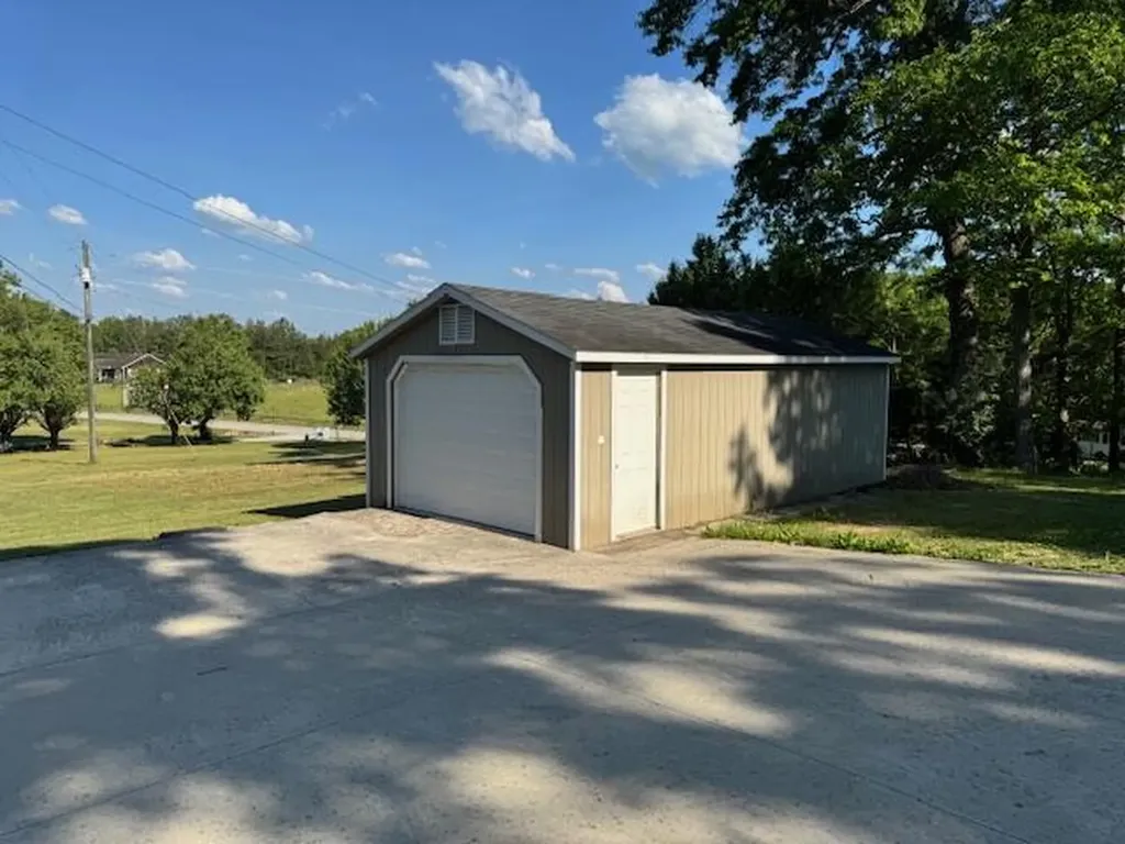 2831 Williamsburg Street Whitley City KY 42653