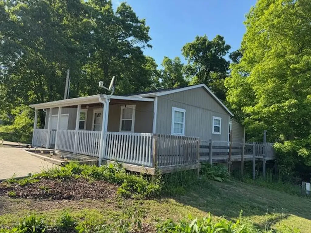 2831 Williamsburg Street Whitley City KY 42653