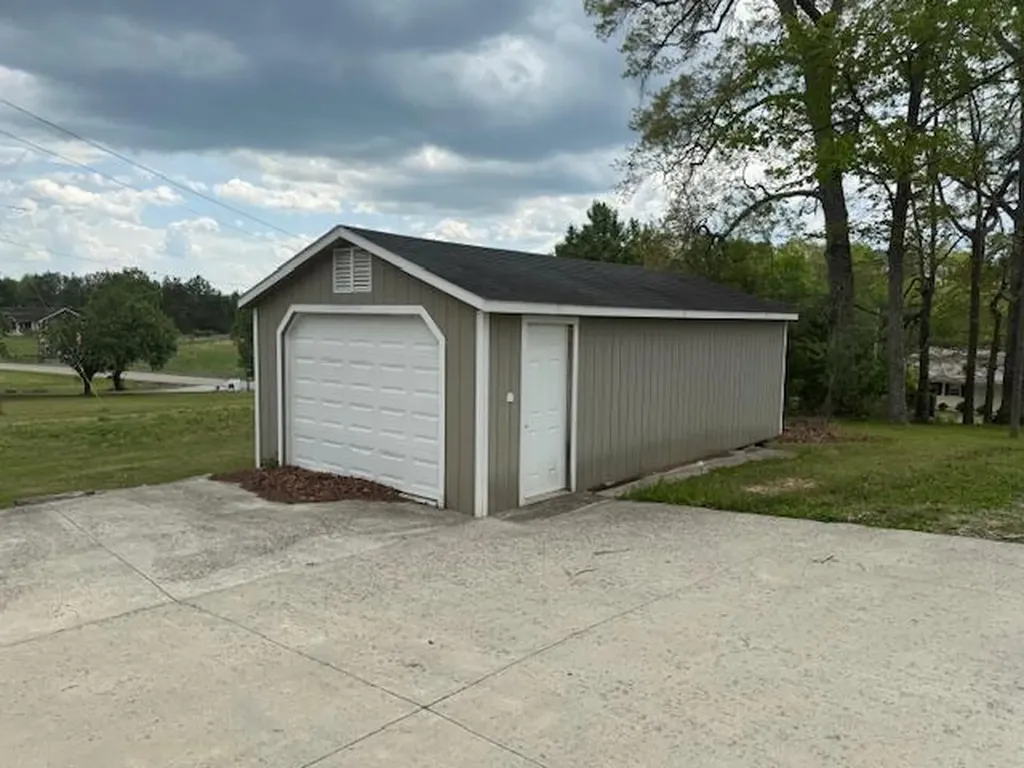 2831 Williamsburg Street Whitley City KY 42653