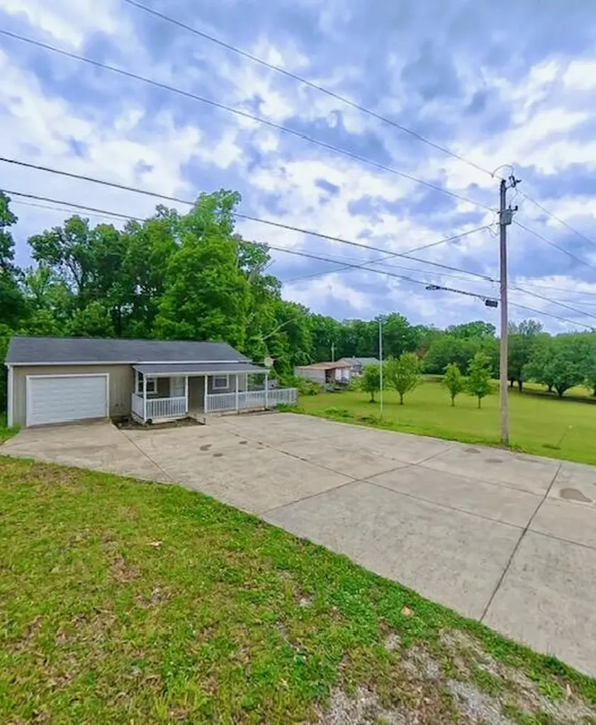 2831 Williamsburg Street Whitley City KY 42653