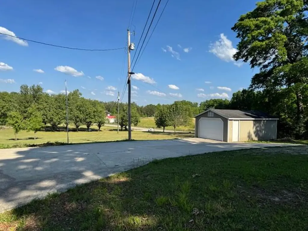 2831 Williamsburg Street Whitley City KY 42653